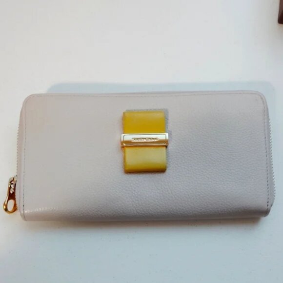 See By Chloe Long Tri Fold Wallet Zipper Closure Cream w/Yellow Accent - Picture 1 of 6